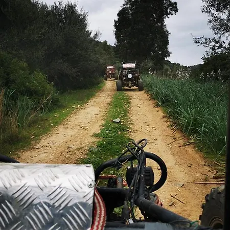Nyaraló Cara Catherine Geremèas